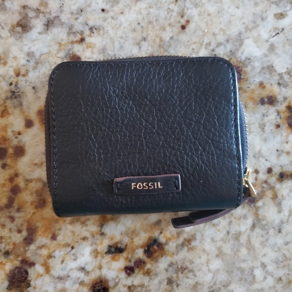Fossil Leather Wallet - Picture 1 of 6